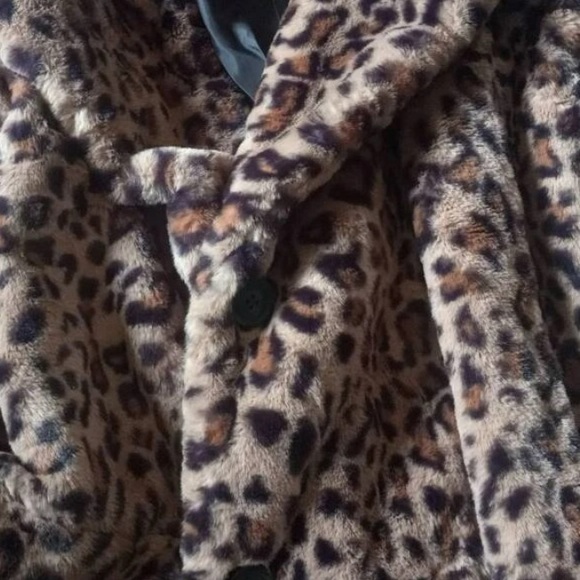 Luxe Faux Vegan Fur Leopard Print Oversized Coat Jacket - Picture 8 of 8